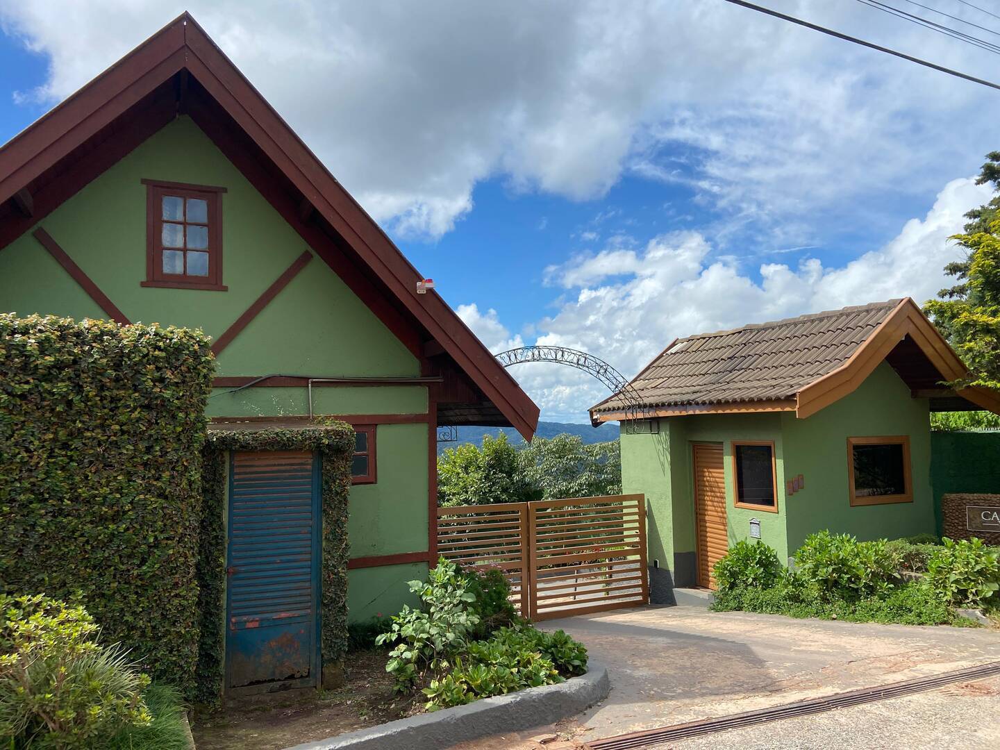 #2446 - Casa em condomínio para Venda em Campos do Jordão - SP